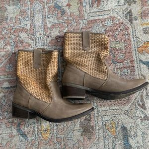 Bear trap woven boho boots